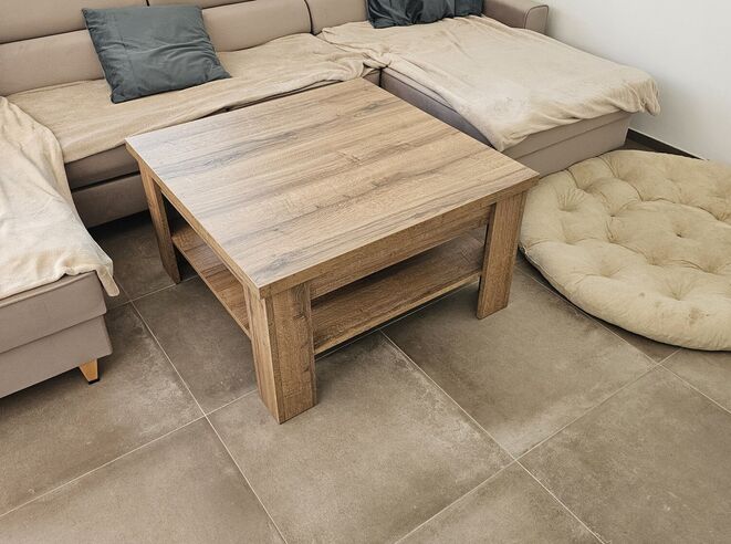 Konferenční stolek 