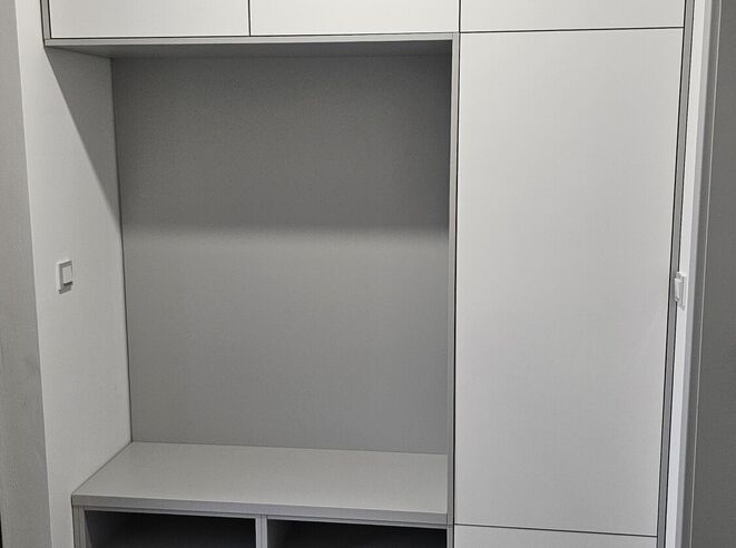 Botník - bílo-šedý dekor