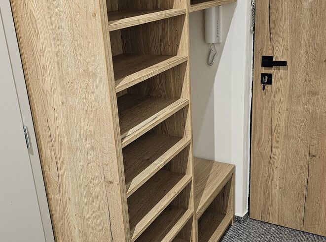 Policový botník - dekor halifax