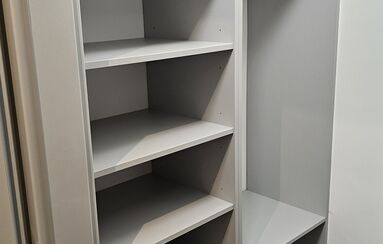 Šatna - světle šedá