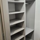 Šatna - světle šedá