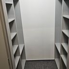 Šatna - světle šedá