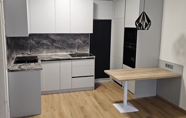 Kuchyň s mramorovou deskou