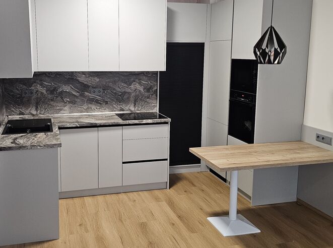Kuchyň s mramorovou deskou