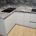 Kuchyň s mramorovou deskou