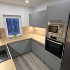 Kuchyň - moderní šedá