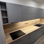 Kuchyň - moderní šedá