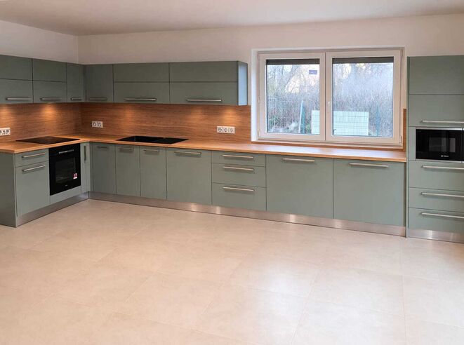 Kuchyň - zelenkavá