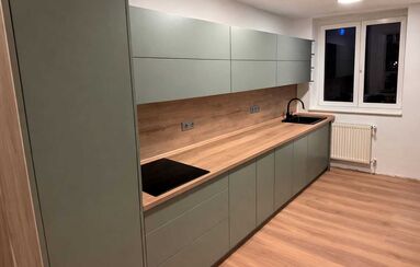 Kuchyň - eukalyptová zelená