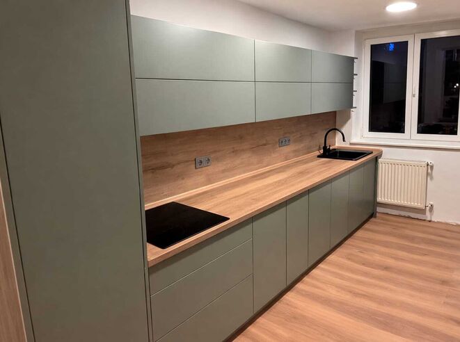 Kuchyň - eukalyptová zelená